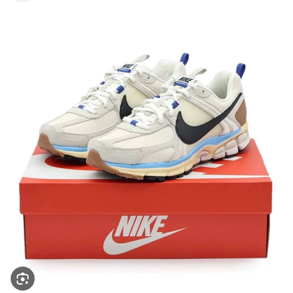 Nike Zoom Vomero 5 in Ivory and Black